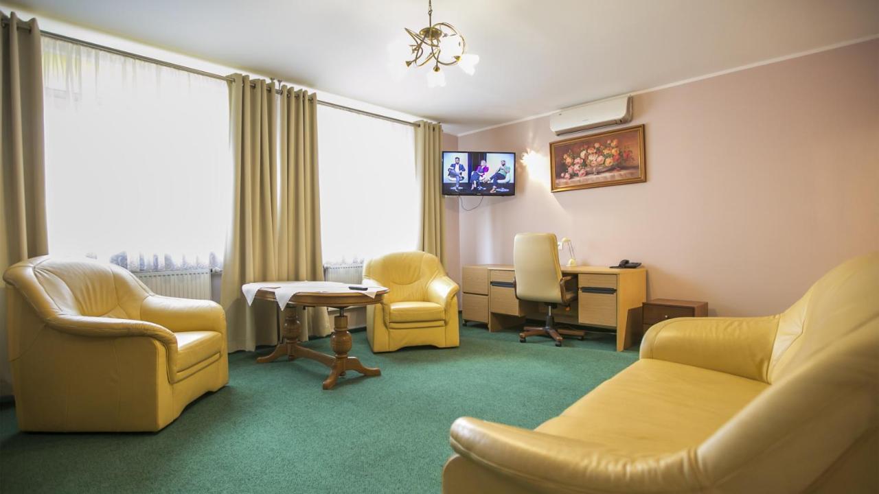 Hotel Unibus Bielsk Podlaski Extérieur photo