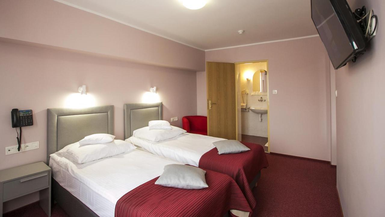 Hotel Unibus Bielsk Podlaski Extérieur photo