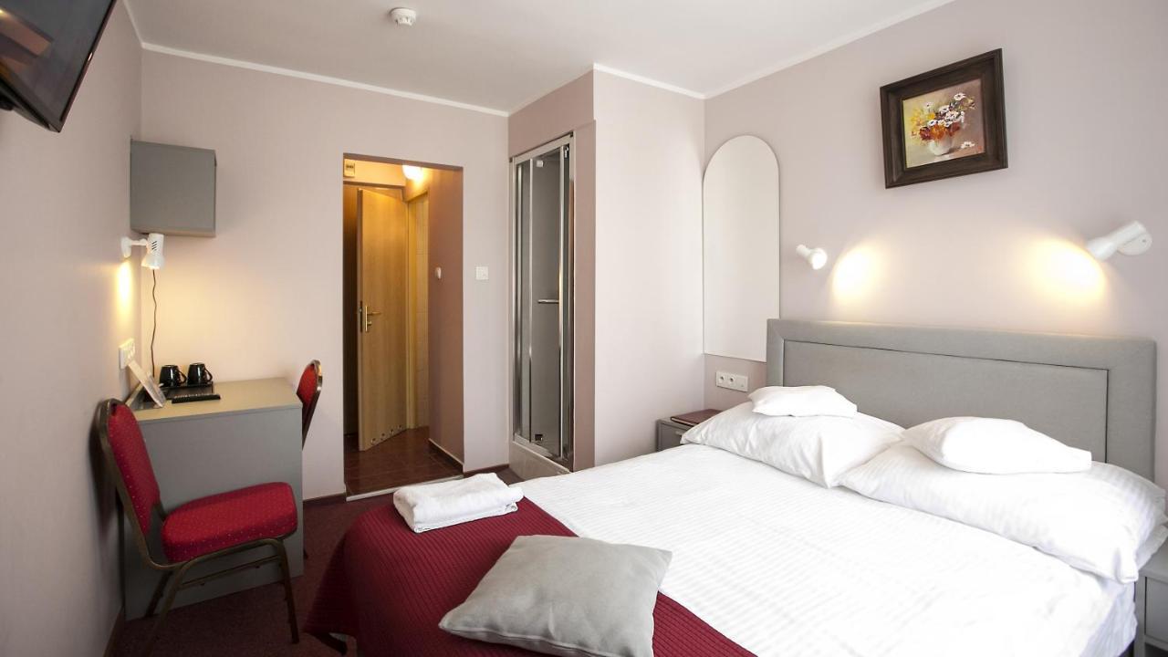 Hotel Unibus Bielsk Podlaski Extérieur photo
