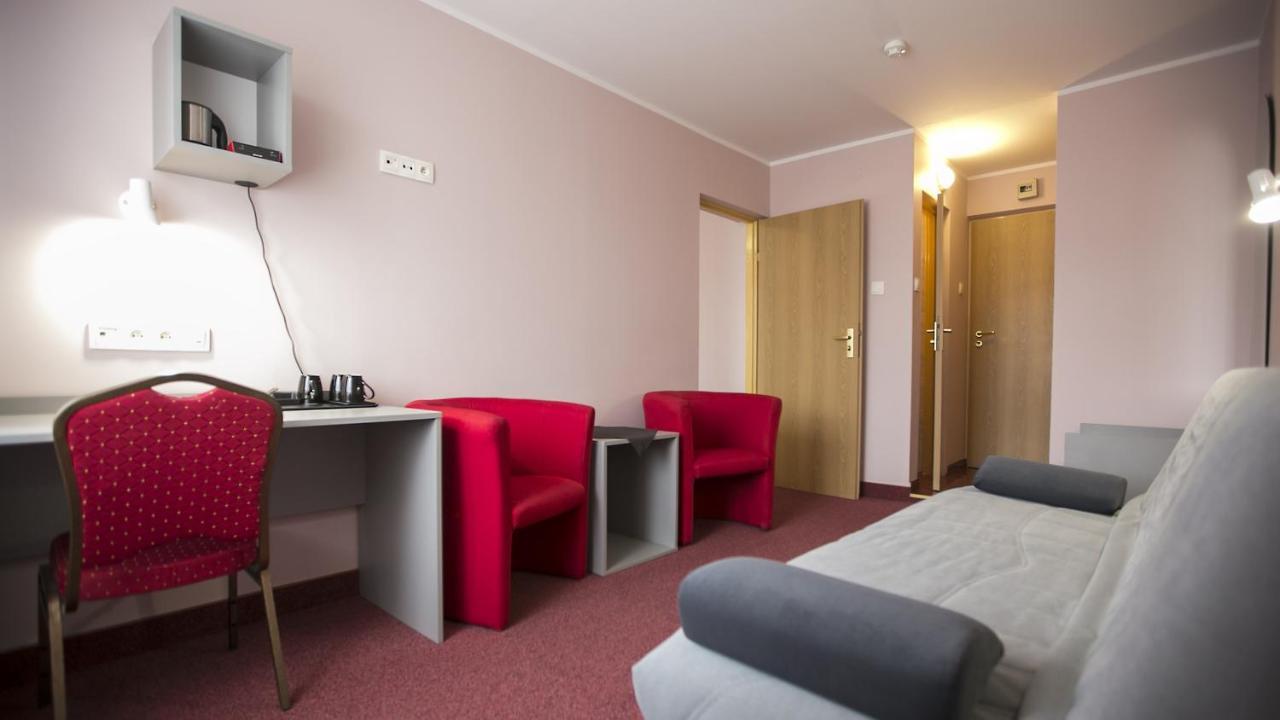 Hotel Unibus Bielsk Podlaski Extérieur photo