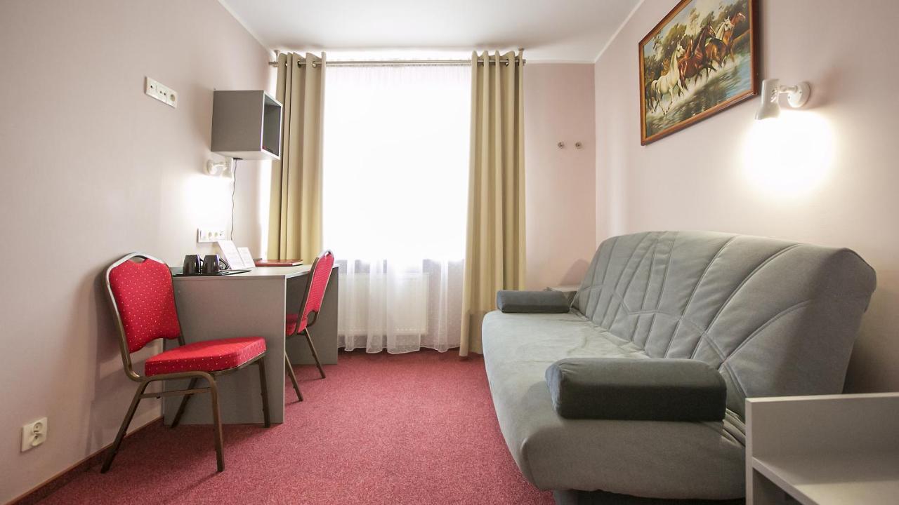 Hotel Unibus Bielsk Podlaski Extérieur photo