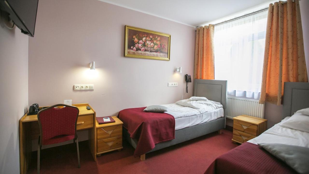 Hotel Unibus Bielsk Podlaski Extérieur photo