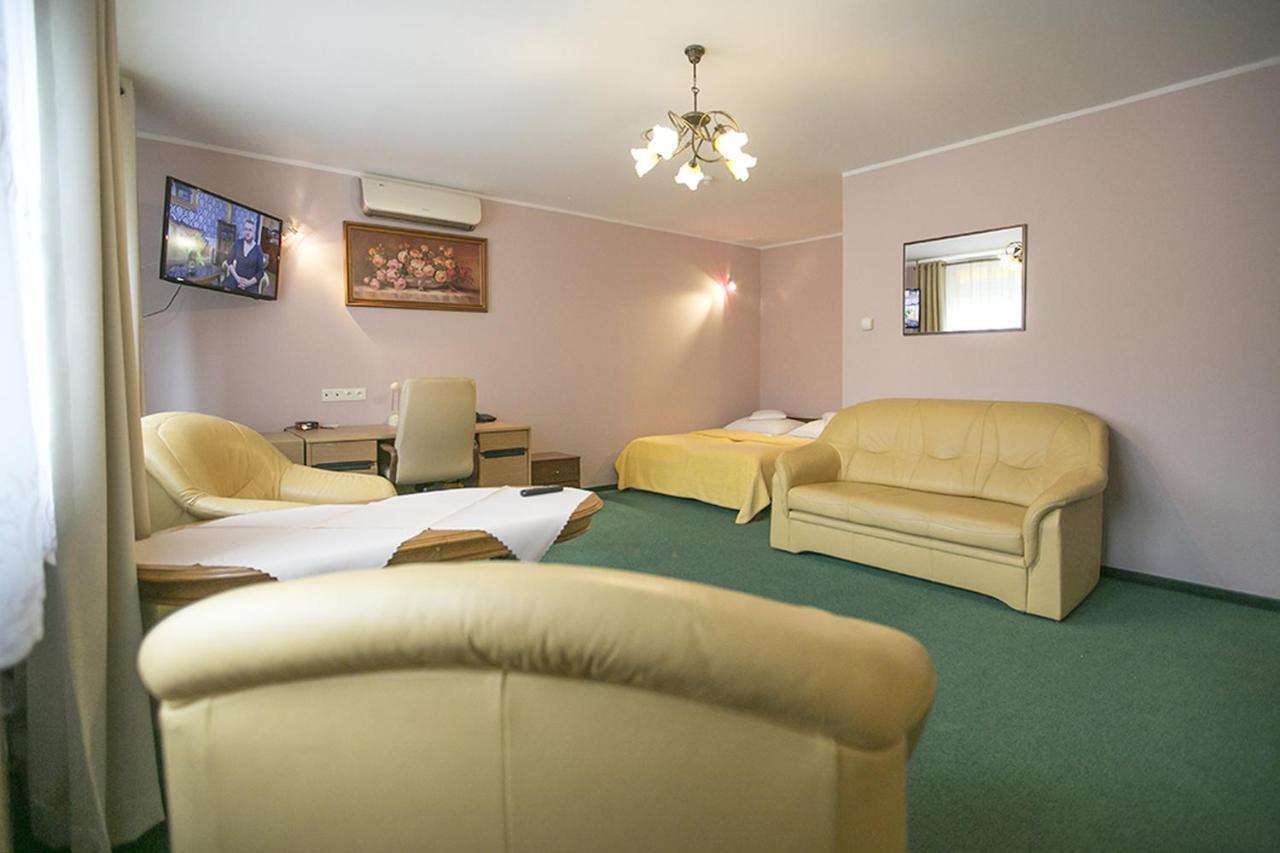Hotel Unibus Bielsk Podlaski Extérieur photo