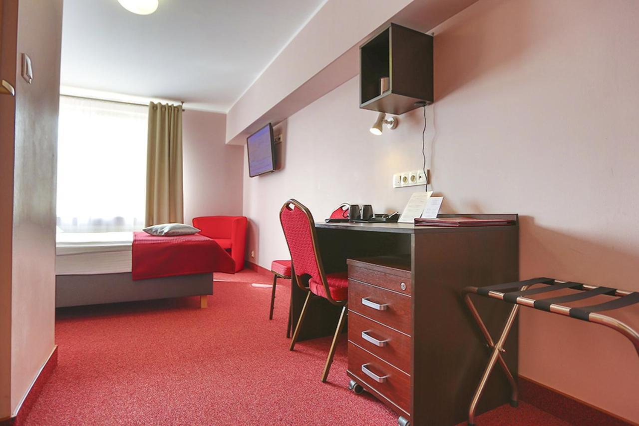 Hotel Unibus Bielsk Podlaski Extérieur photo