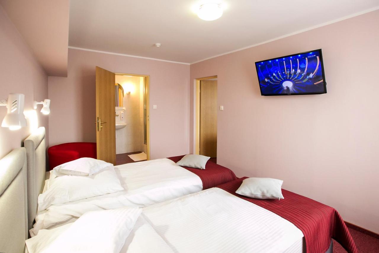 Hotel Unibus Bielsk Podlaski Extérieur photo